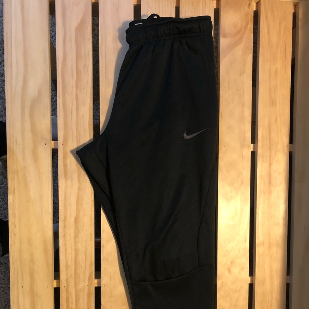 Nike Men’s Black Jogger Sweatpants
